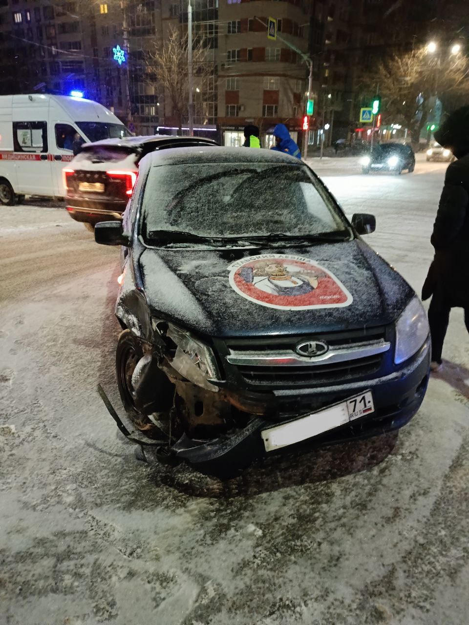 На улице Лейтейзена в Туле машина скорой помощи попала в ДТП | 15.01.2024 |  Тула - БезФормата