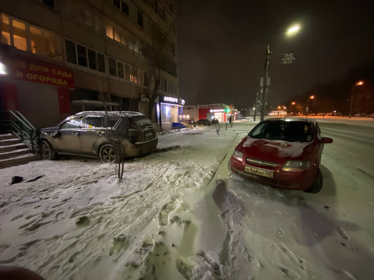 В Туле внедорожник чуть не въехал в магазин | 19.02.2023 | Тула - БезФормата