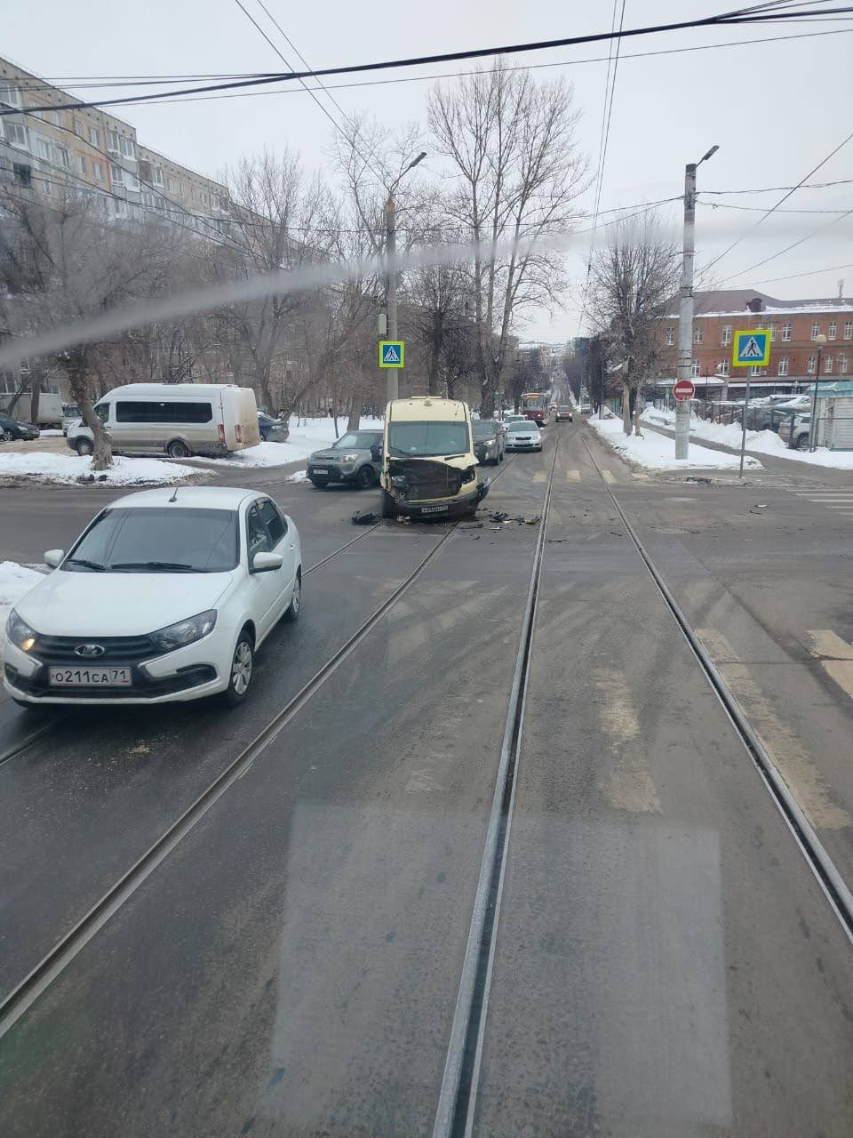 В центре Тулы инкассаторская машина попала в ДТП - Новости Тулы и области -  1tulatv