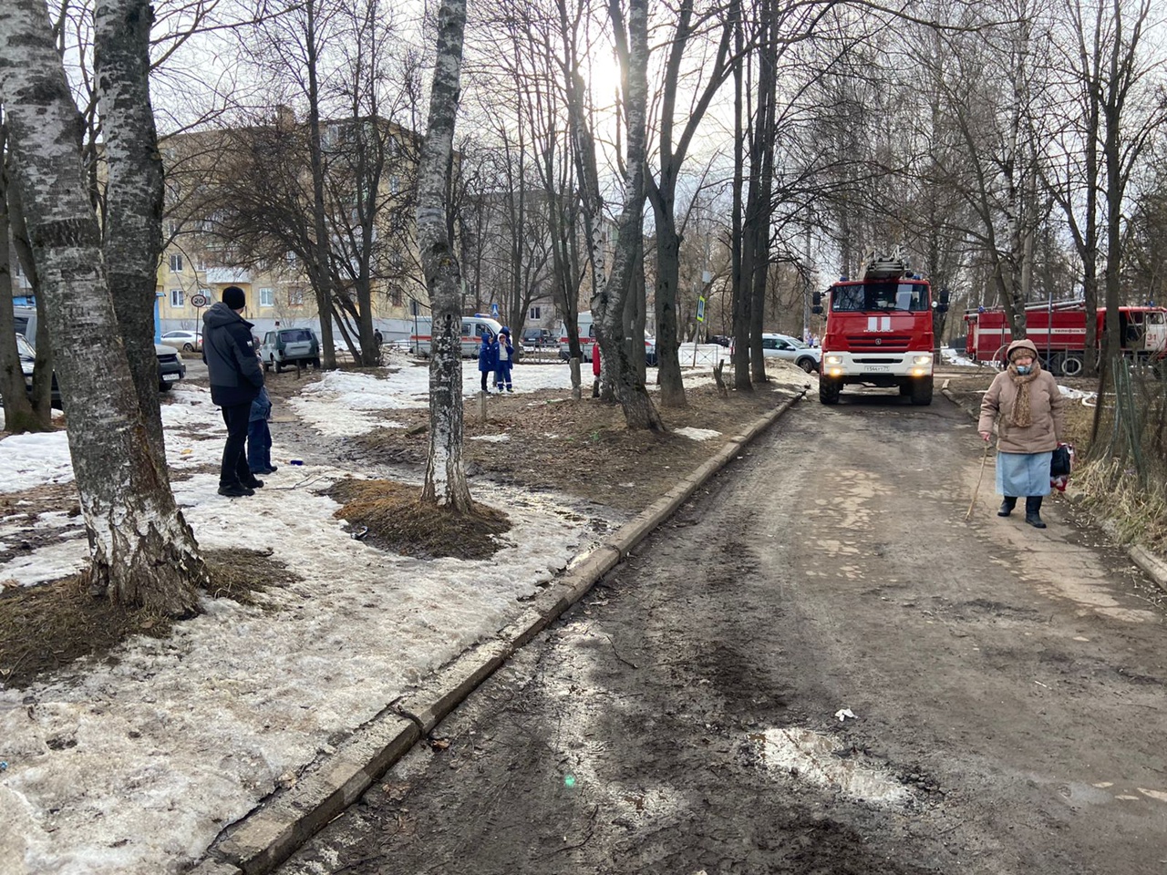 В г. Щекино пришлось эвакуировать жильцов многоэтажки из-за загоревшегося в  подвале мусора - Новости Тулы и области - 1tulatv