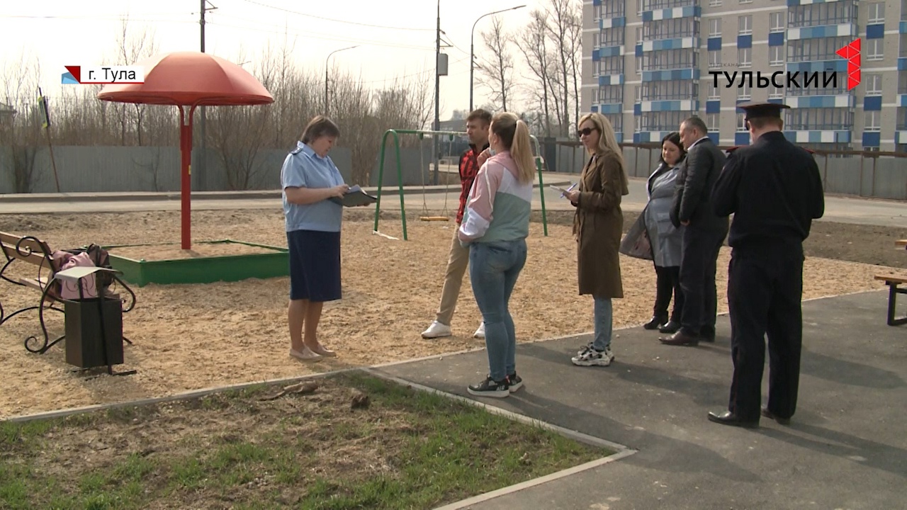 В Туле установили детскую площадку прямо перед оживленным перекрестком -  Новости Тулы и области - 1tulatv