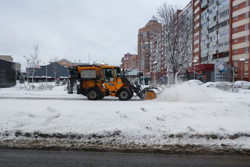 Уборка тула. Техника для уборки снега. Снегопад в городе. Техника для уборки снега в городе. Техника для уборки снега коммунальных служб.