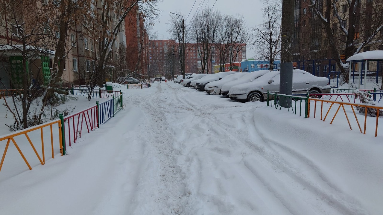 Дворы тулы. Заснеженный двор. Метель в городе. Чапаева 42 Тула. Снегопад за городом.