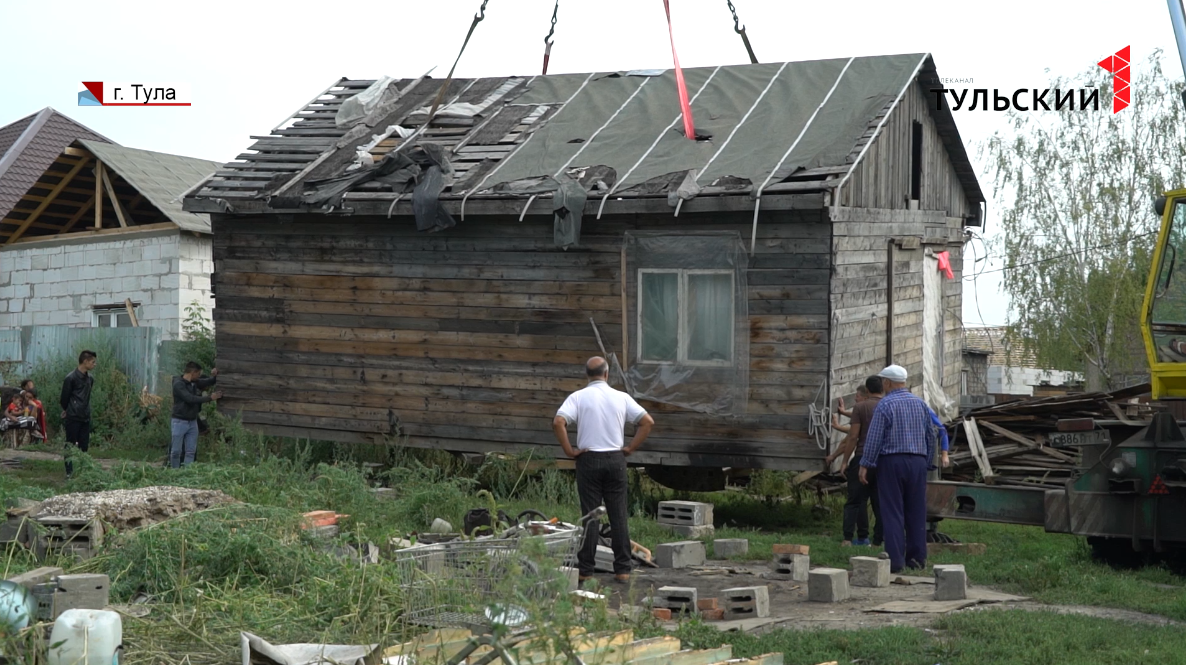 Под Тулой дом цыган перенесли с помощью крана - Новости Тулы и области -  1tulatv