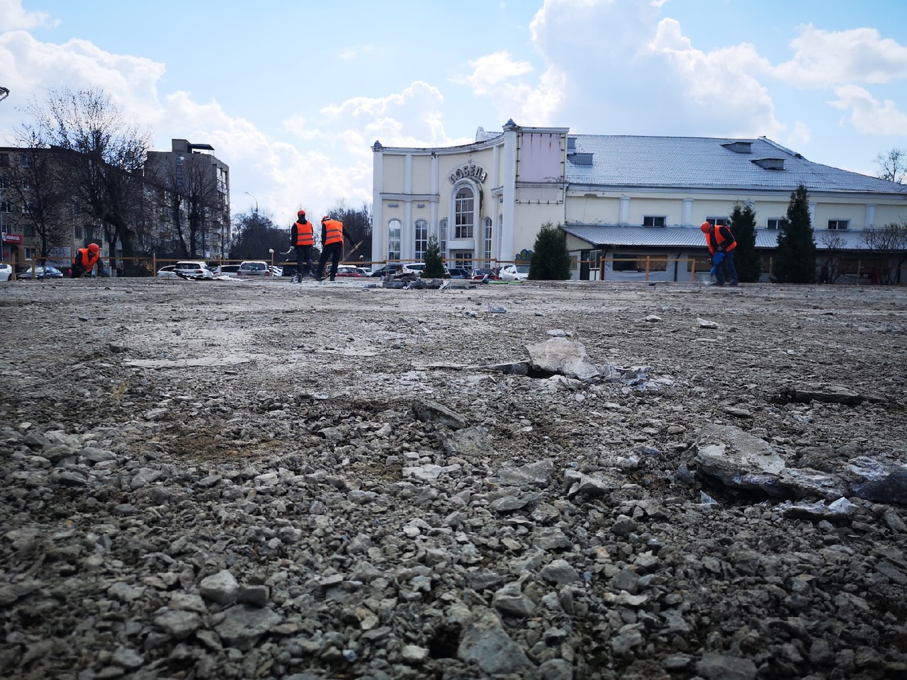 Площадь после. Городская площадь Новомосковск. Новомосковск площадь города. Площадь Новомосковска после реконструкции. Новомосковск площадь города реконструкция.