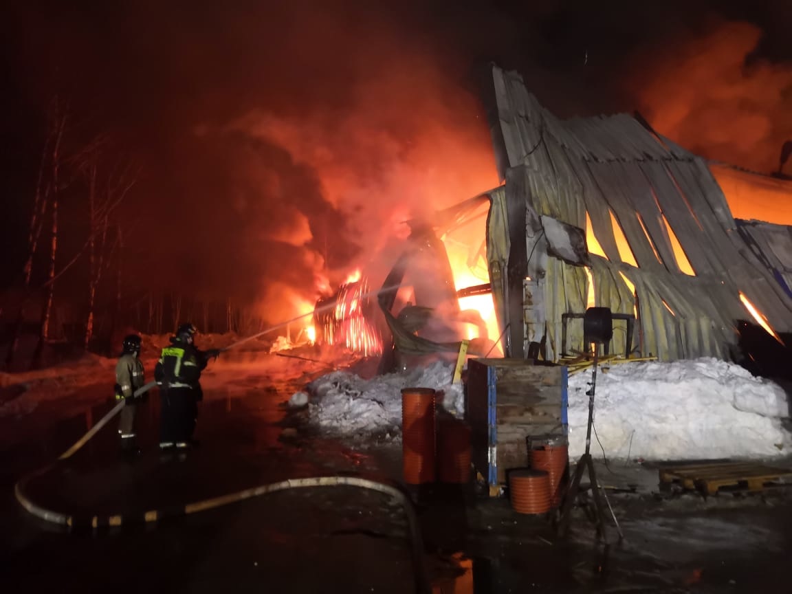 На комбайновом заводе в Туле произошел крупный пожар | 16.02.2022 | Тула -  БезФормата