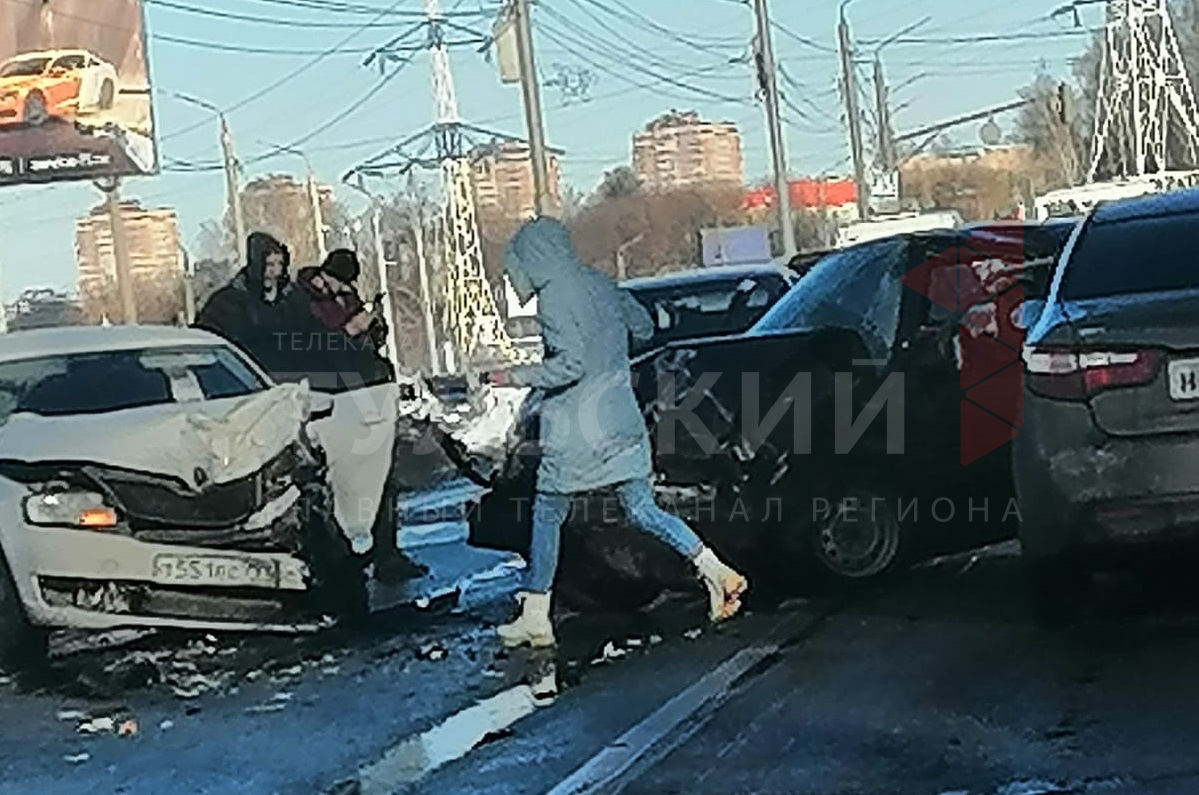 На улице Рязанской в Туле произошло массовое ДТП | 12.02.2022 | Тула -  БезФормата