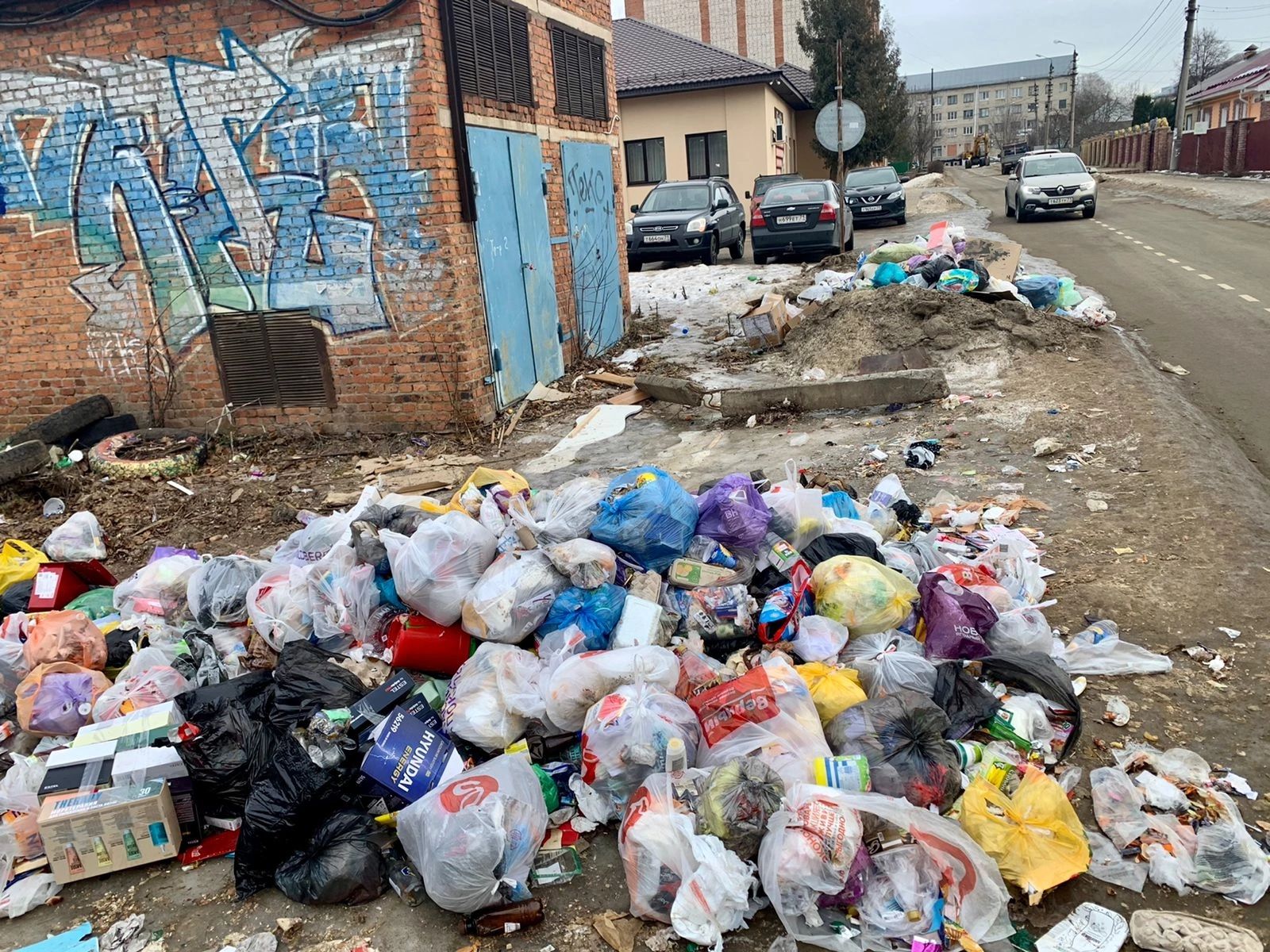 В центре Ясногорска разрастается незаконная свалка бытовых отходов -  Новости Тулы и области - 1tulatv