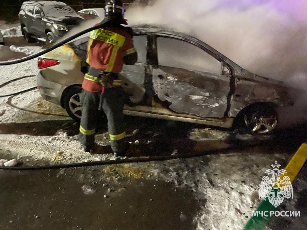 В Новомосковске двое неизвестных напали на девушку и сожгли ее автомобиль |  09.01.2024 | Тула - БезФормата