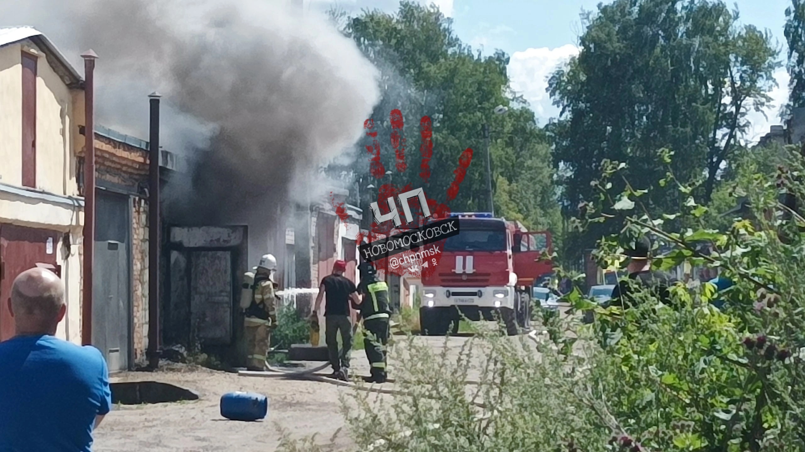 В Новомосковске загорелся заброшенный дом | 22.07.2023 | Тула - БезФормата