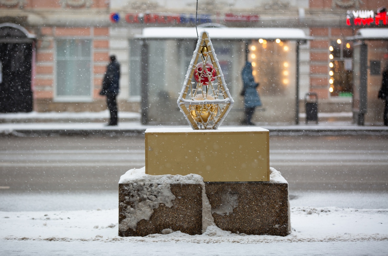 Вазоны на проспекте Ленина в Туле украсили к Новому году | 14.12.2021 | Тула  - БезФормата