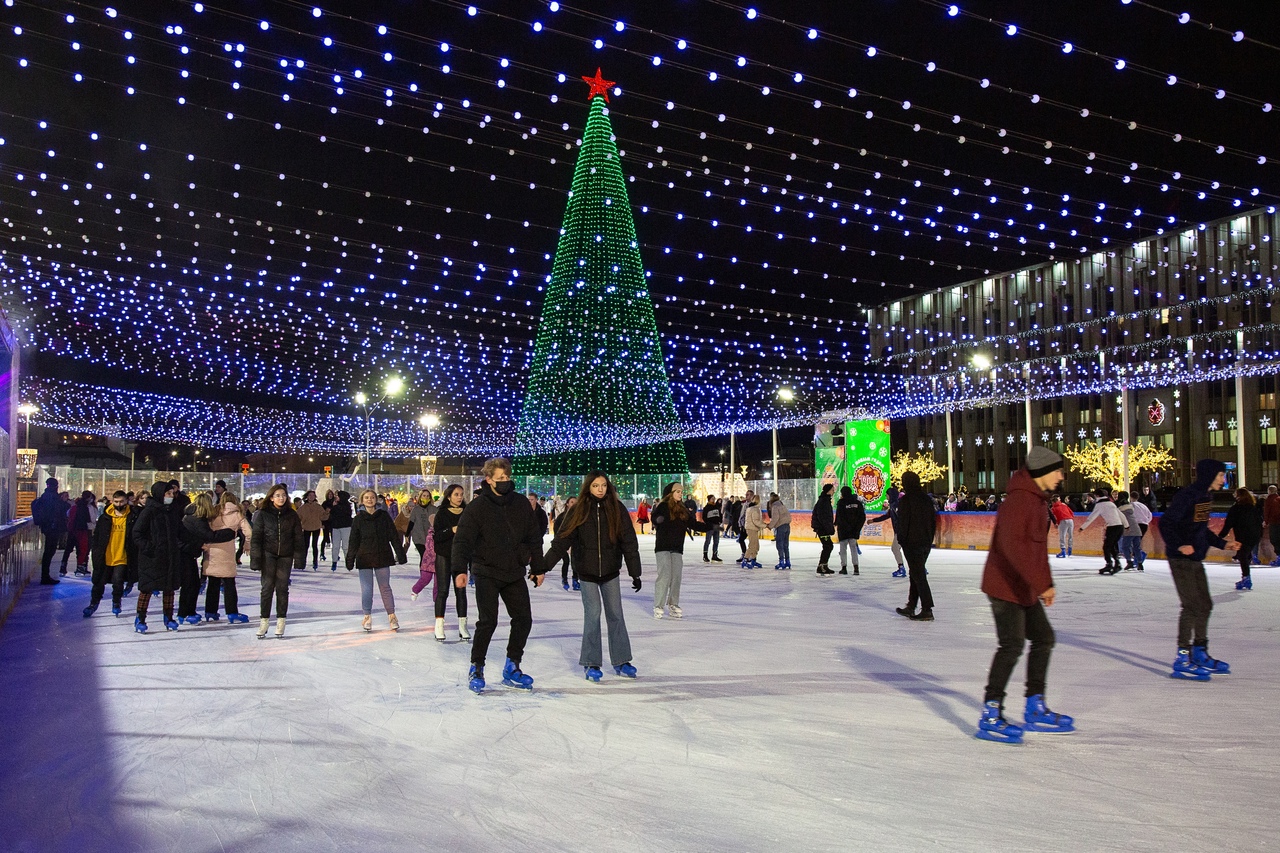 В Туле открылся Губернский каток на площади Ленина | 15.12.2023 | Тула -  БезФормата