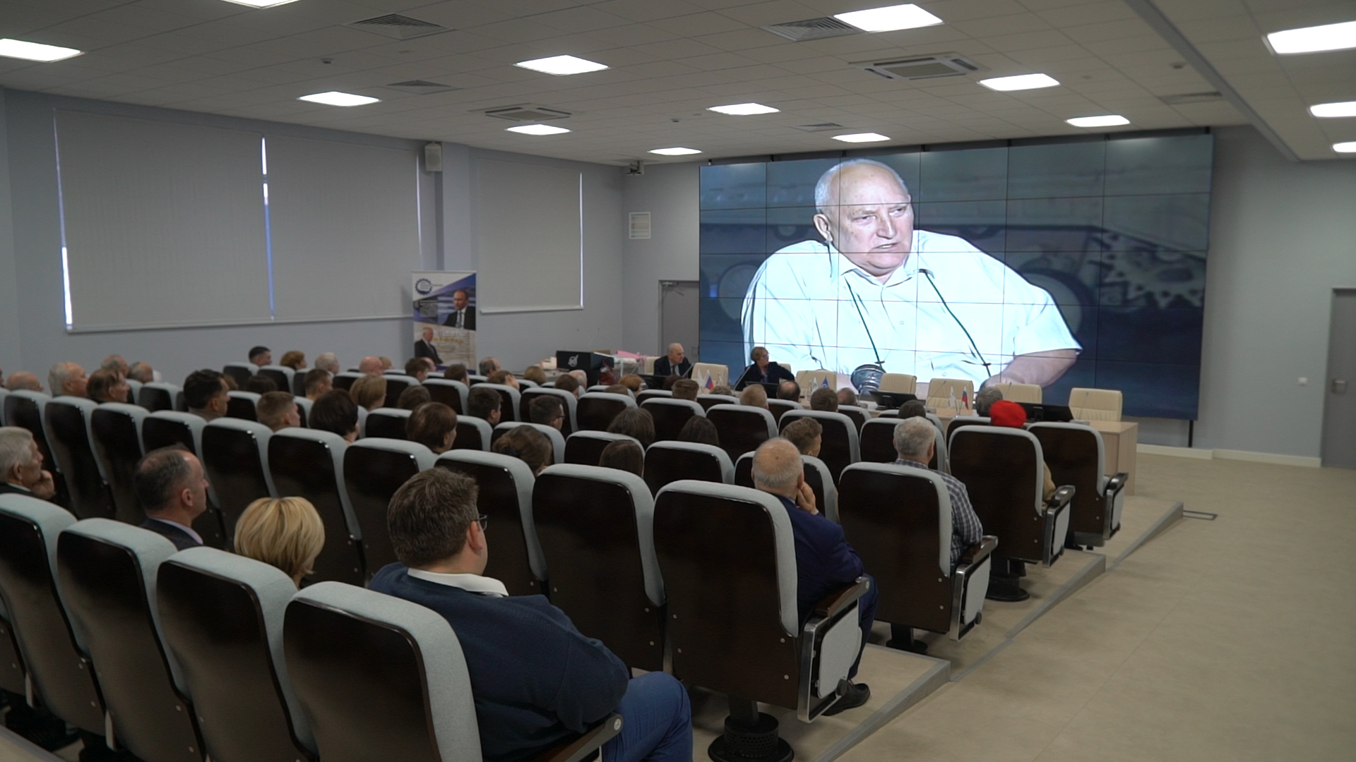 В Туле студентам показали закрытые военные предприятия В Туле студентам показали закрытые военные предприятия