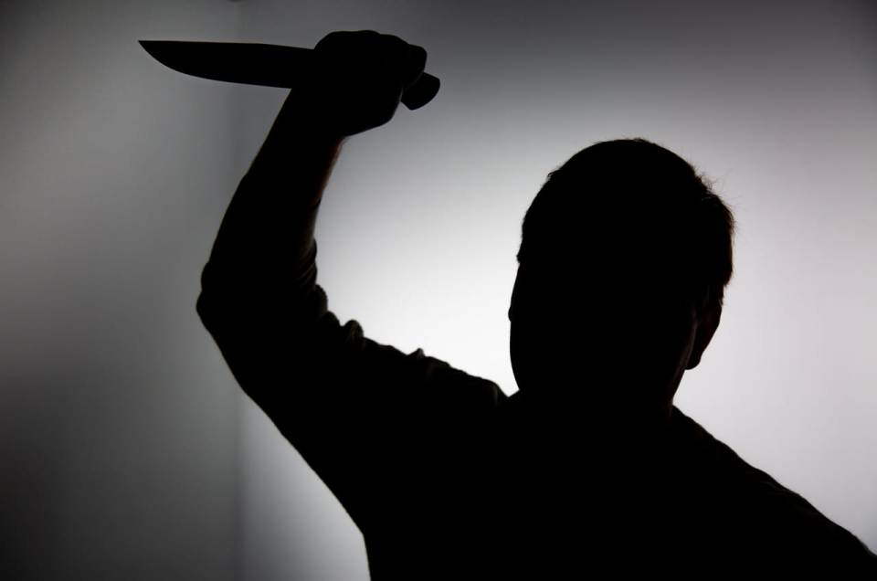 В Ефремове мужчина с ножом ограбил квартиру инвалида