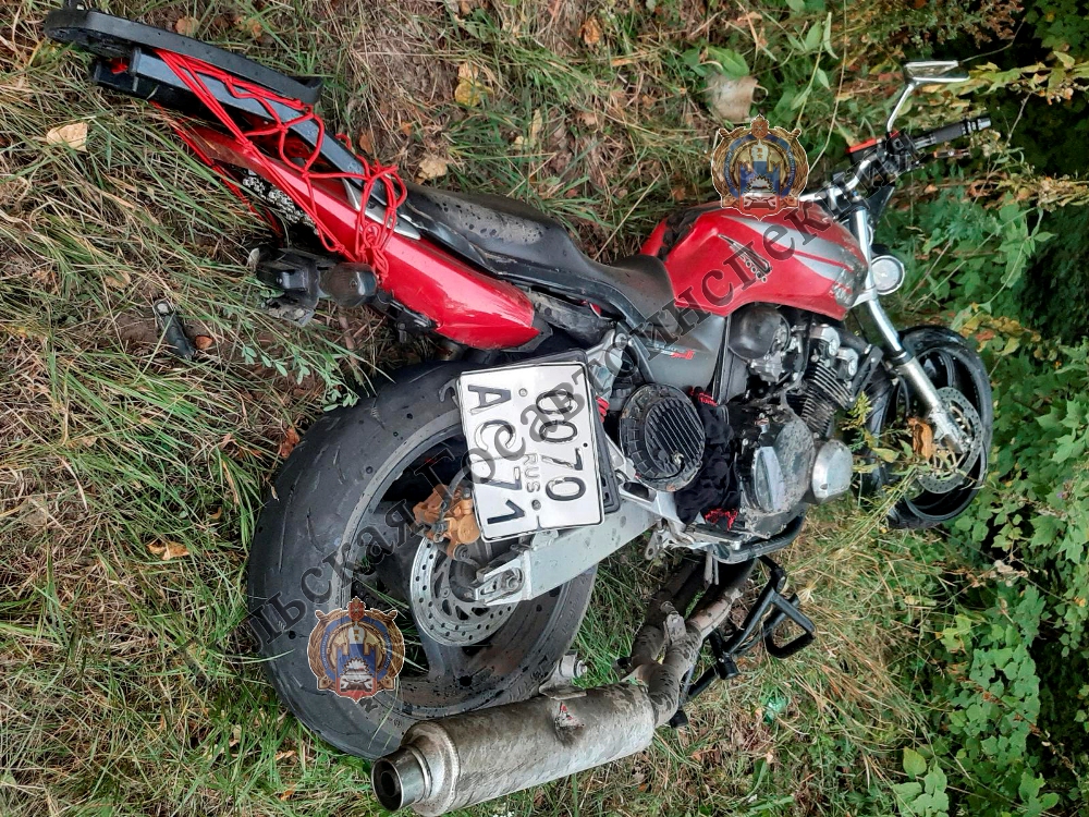 В Тульской области двухколесная Honda врезалась в трактор