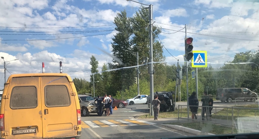 В результате ДТП в Щекинском районе автомобиль опрокинулся на бок