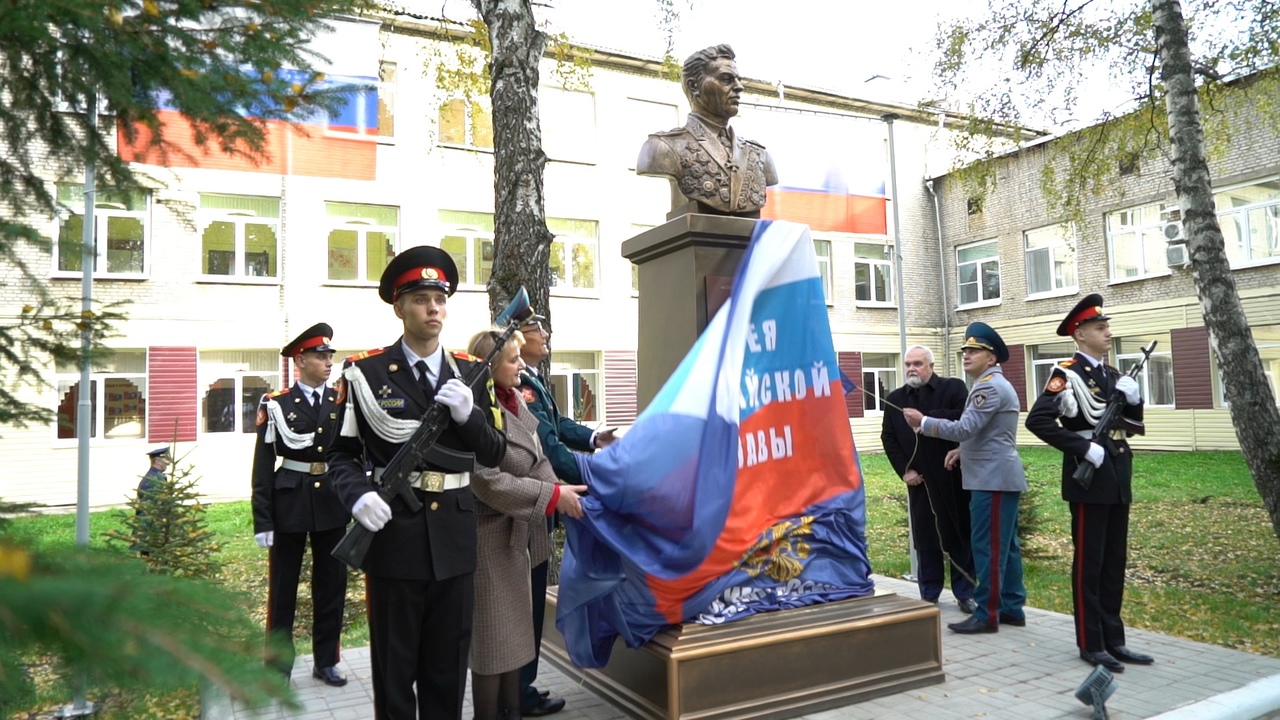 В Щекинском районе торжественно открыли бюст дважды Герою Советского Союза Василию Чуйкову