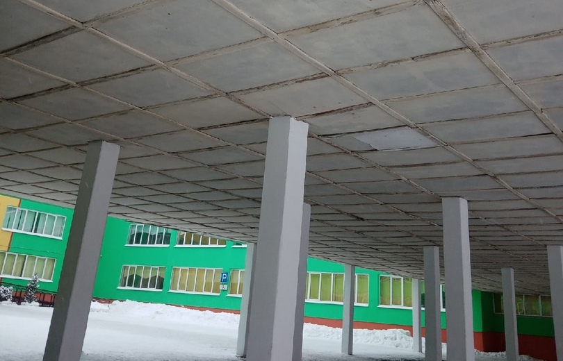 Администрация Тулы прокомментировала фотографии треснувшего потолка в ЦО №40