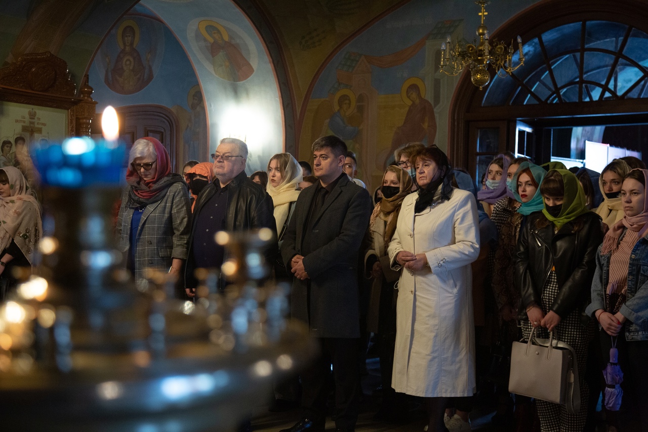 Тула скорбит: в Успенском соборе прошла панихида по погибшим в Казани