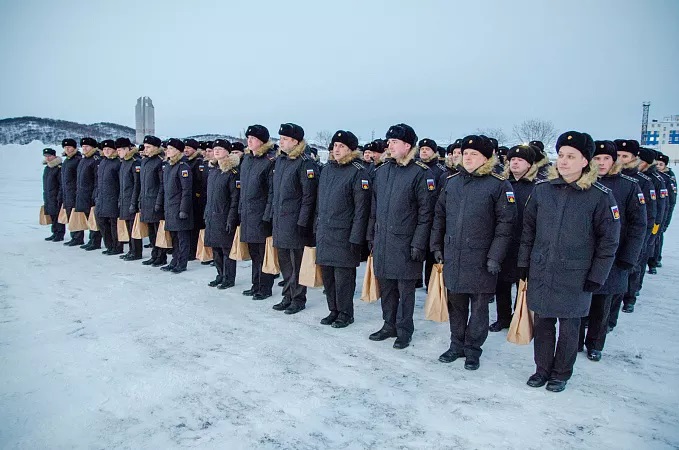 К Новому году экипажи подводных лодок Северного флота «Тула» и «Новомосковск» получили подарки