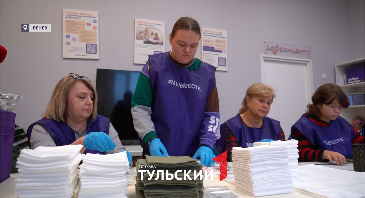 Женщины Венева начали плести паракордовые браслеты бойцам в зону СВО