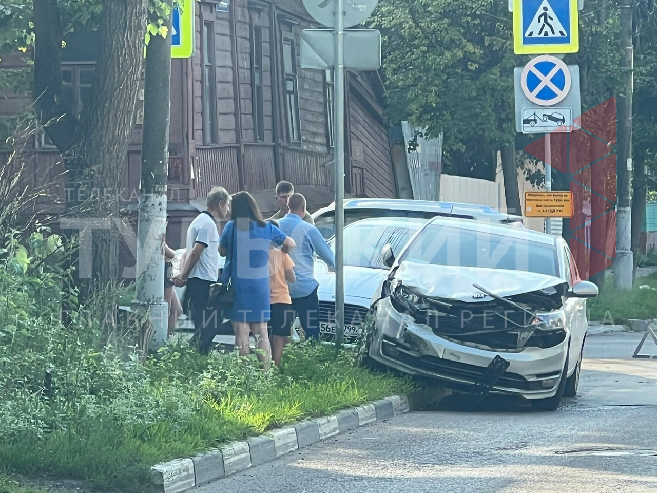 На перекрестке улиц Пушкинской и Бундурина в Туле столкнулись две легковушки