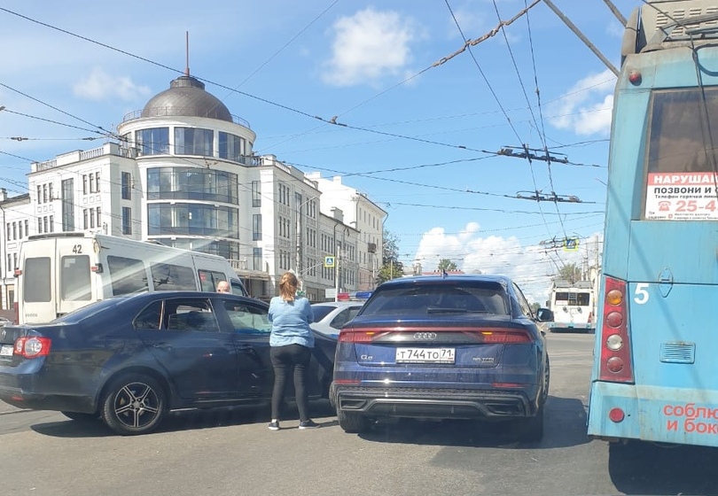 На Зареченском мосту затруднено движение из-за ДТП