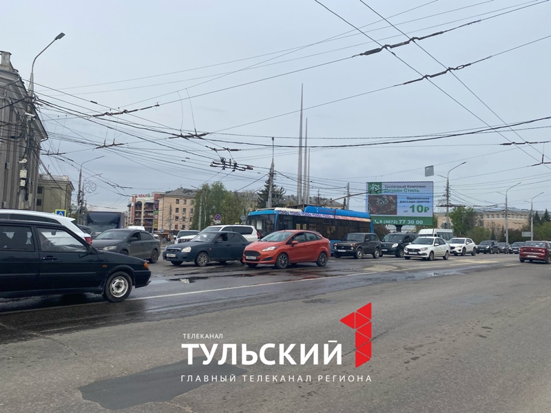 Издевательски быстрые трамваи: туляки продолжают стоять в пробке на проспекте Ленина