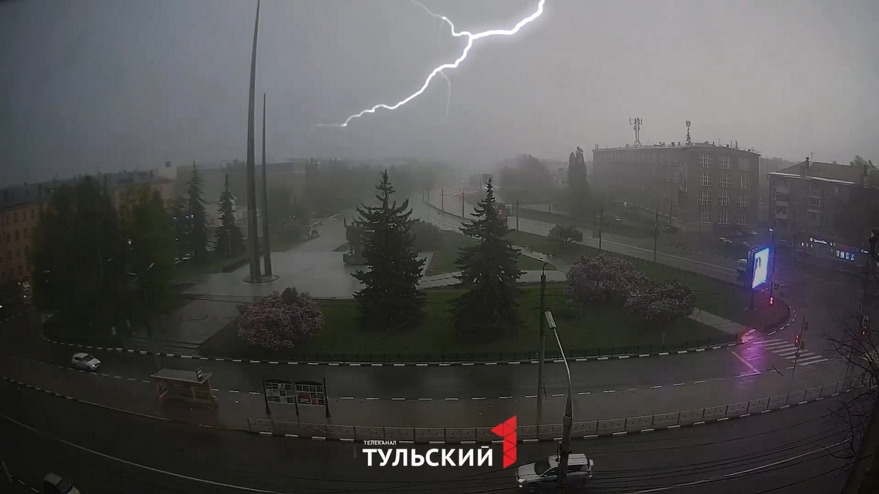 Где снимали гром. Гроза в Туле. Молния Тула. Гроза в Туле сегодня. Мощная гроза прогремит в Краснодаре.