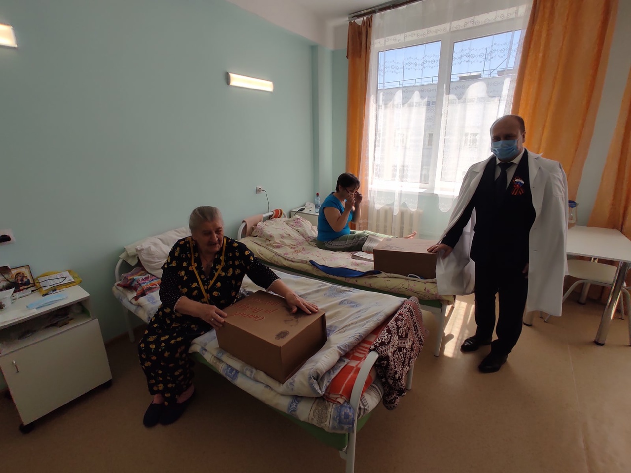 Пациенты Грицовского госпиталя получили подарки от Губернатора к Дню Победы