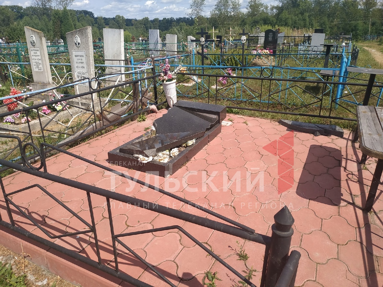 Разгром кладбища под Тулой: вандалами оказались двое детей
