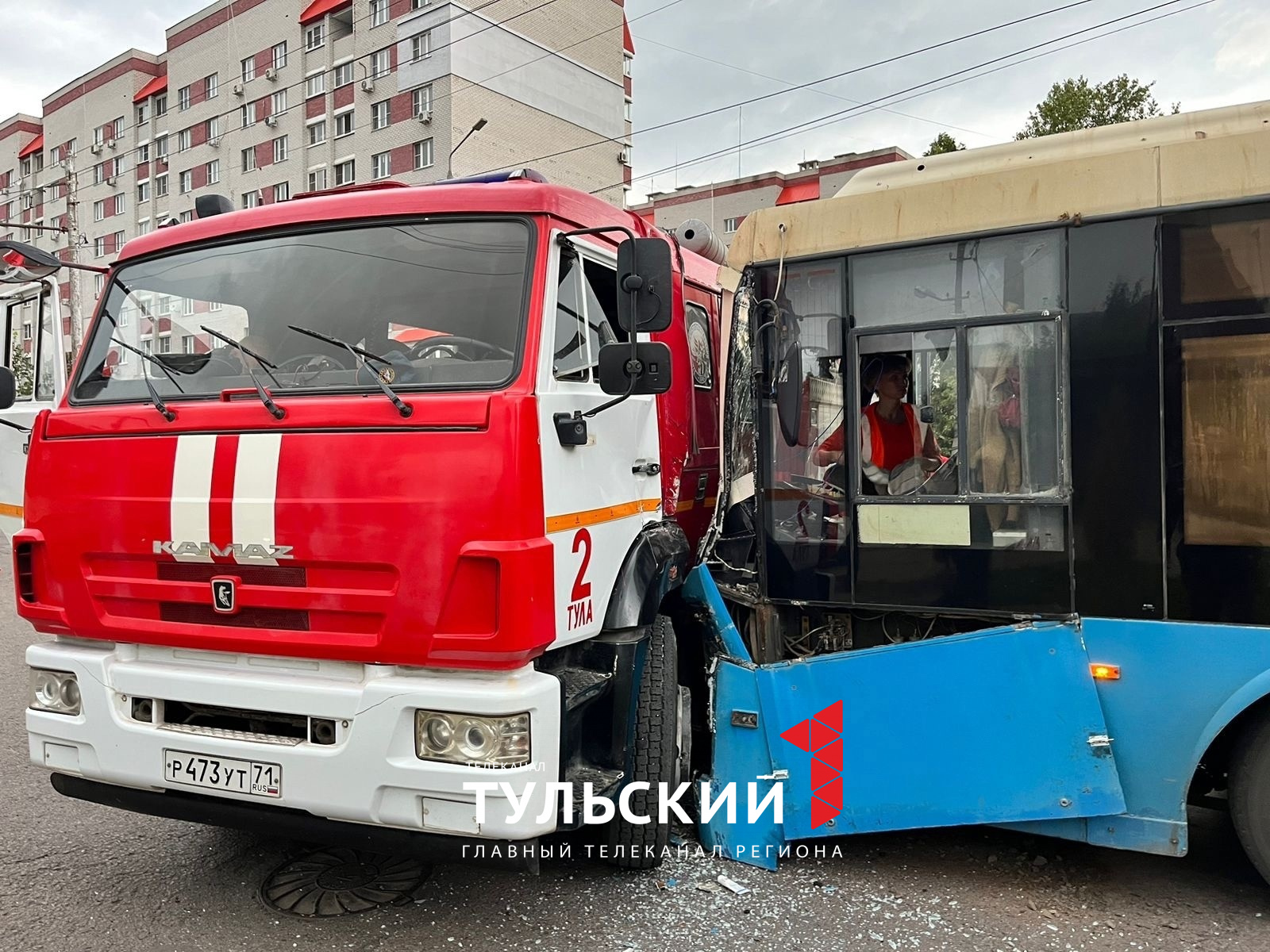 В Туле столкнулись троллейбус и пожарная машина - Новости Тулы и области -  1tulatv