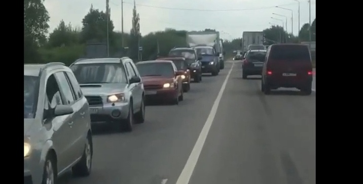 На шоссе Тула – Новомосковск образовалась многокилометровая пробка