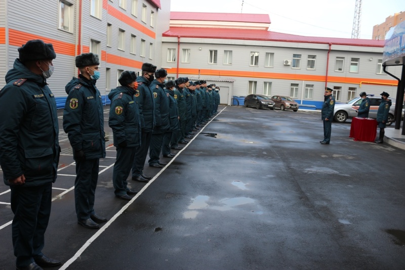 Тульских спасателей наградили за тушение резонансного пожара на складе боеприпасов