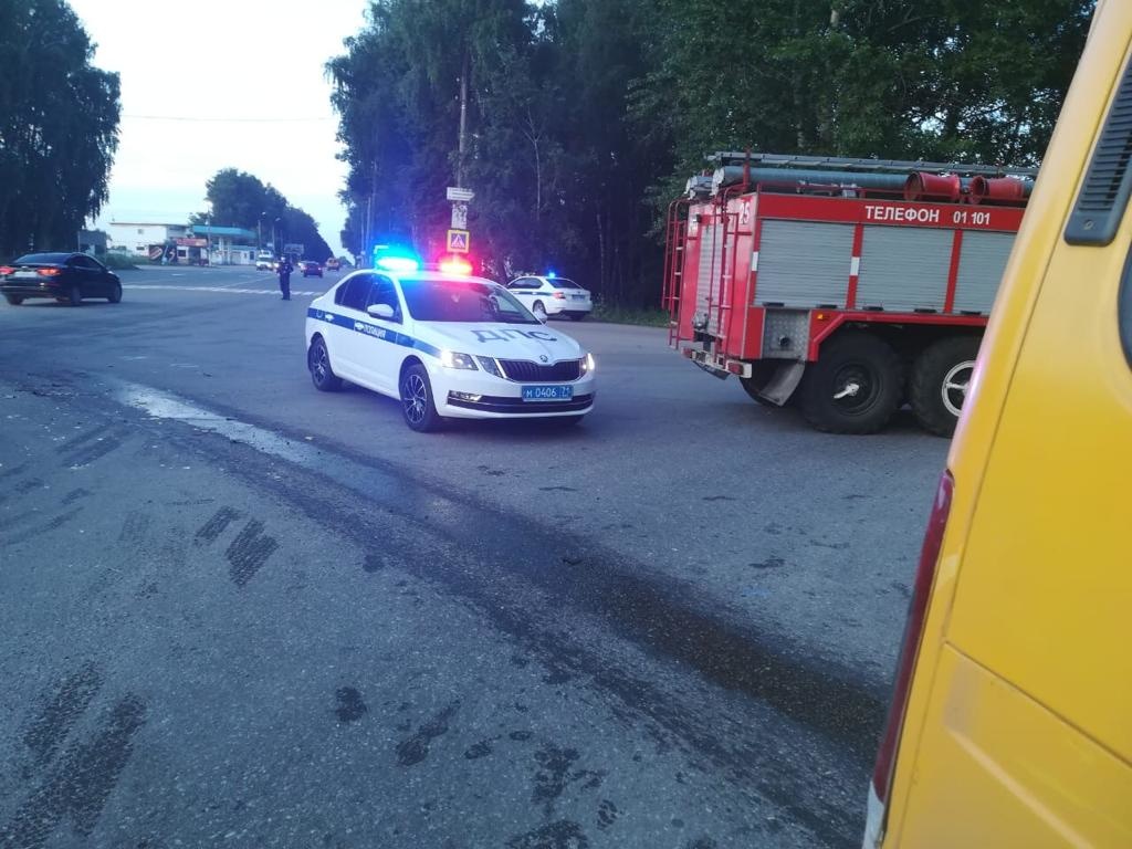 В Новомосковске на дороге столкнулись автомобиль 