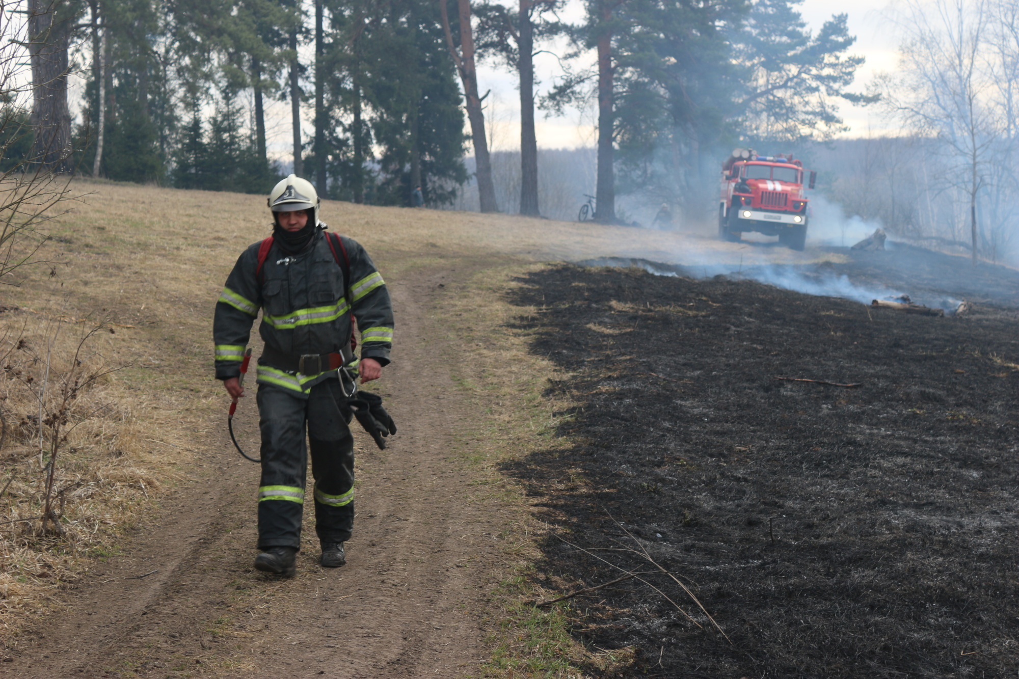 В Щекинском районе пожарным пришлось тушить свалку площадью 30 квадратных метров