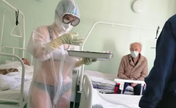 Купальник или ИВЛ: медсестра одной из тульских больниц изобрела пикантный способ лечения