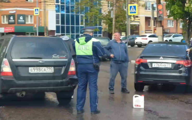 В Туле собралась пробка из-за ДТП на улице Дмитрия Ульянова