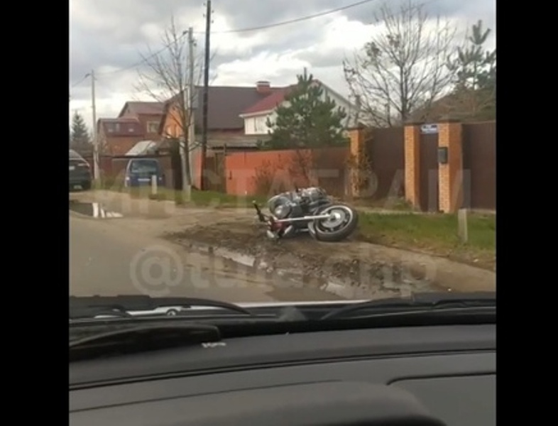 В Туле мотоциклист и его пассажирка попали в больницу после ДТП