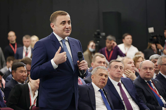 Губернатор Алексей Дюмин поблагодарил команду за участие в ПМЭФ-2022