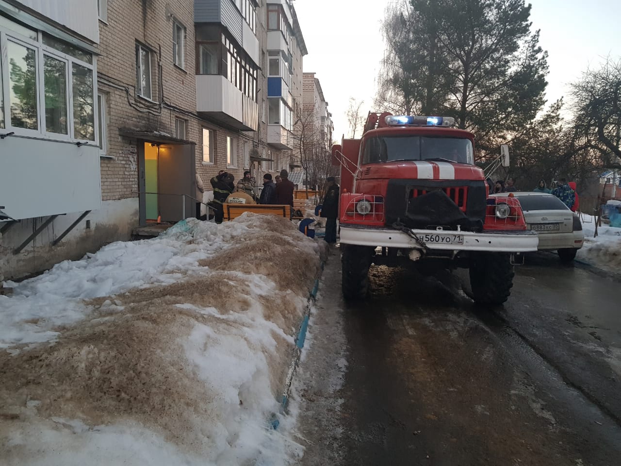 В Донском из горящего жилого дома эвакуировали 15 человек