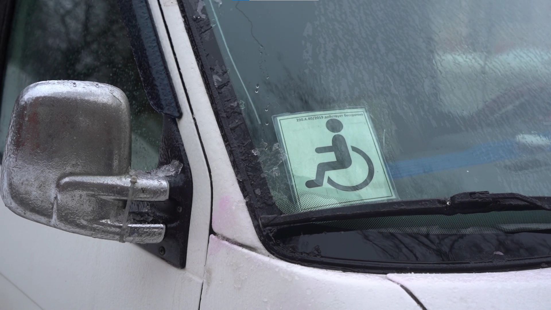 В Туле на парковках для инвалидов ставят грузовики: как отстоять место без знаков и разметки