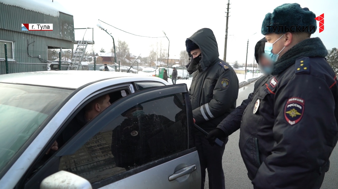 В Туле сотрудники ГИБДД за 2 часа выявили троих нелегальных таксистов