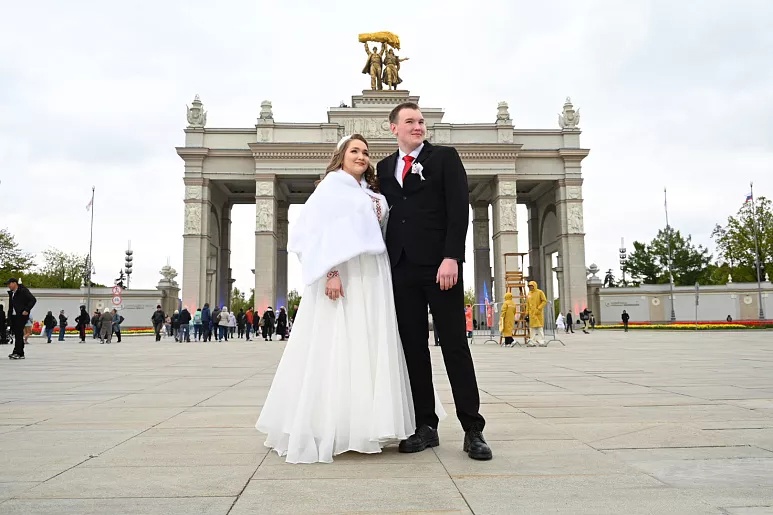 Пара из Тульской области поженилась на выставке-форуме "Россия" в Москве