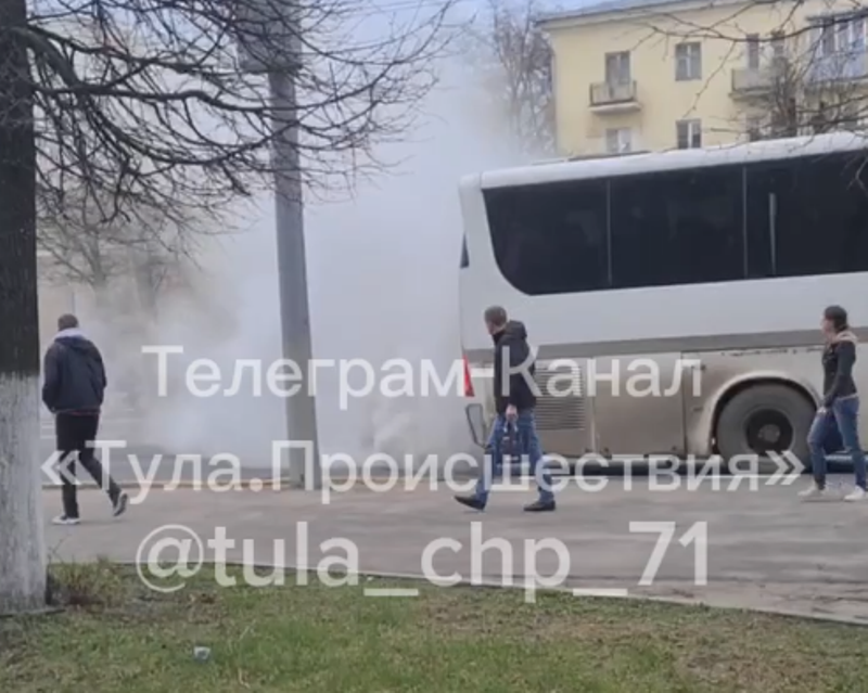 В Туле на проспекте Ленина задымился автобус