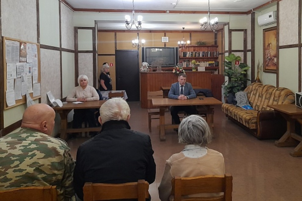 Омбудсмен посетил пункты временного размещения в Новомосковске