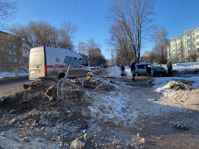 В Новомосковске произошло ДТП с двумя «Рено»