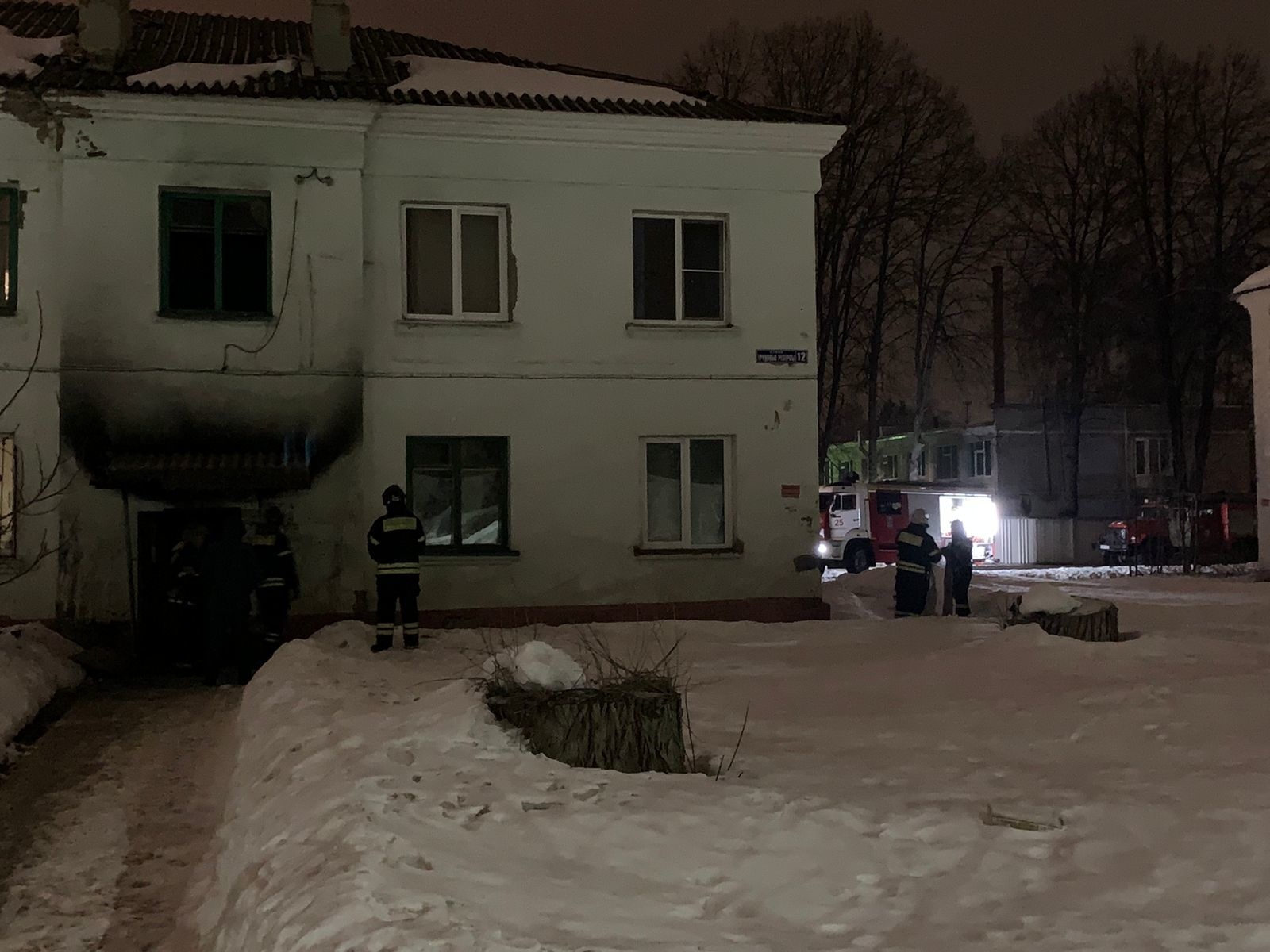 В Новомосковске из горящего здания эвакуировали 2 человек