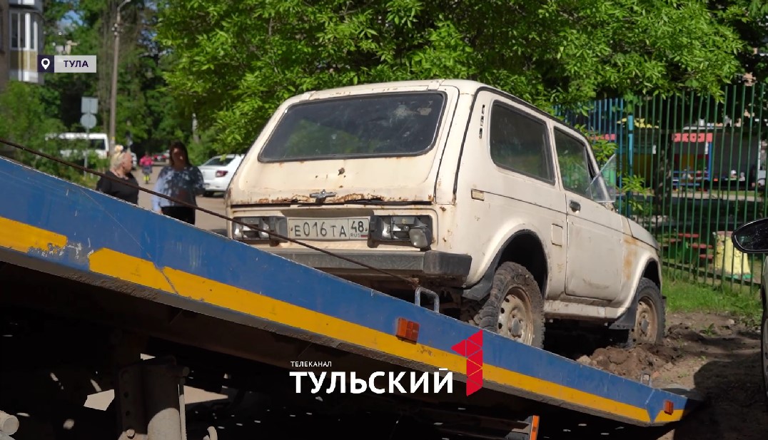 Тулякам напомнили о штрафе за брошенные на улицах автомобили