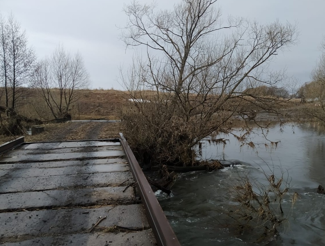 В Тульской области на последнем оставшемся в зоне паводка мосту начали восстанавливать движение